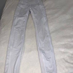 white lululemon leggings with pockets